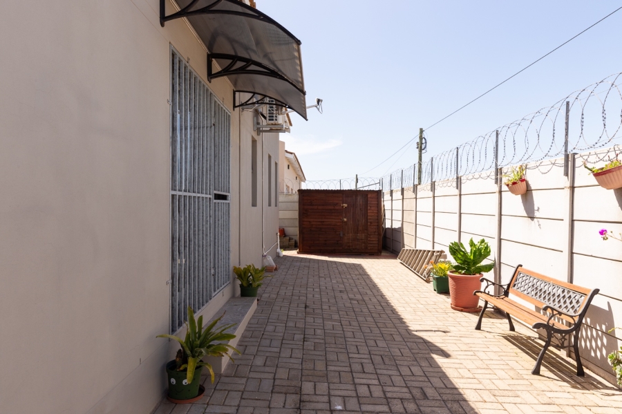 2 Bedroom Property for Sale in Laaiplek Western Cape